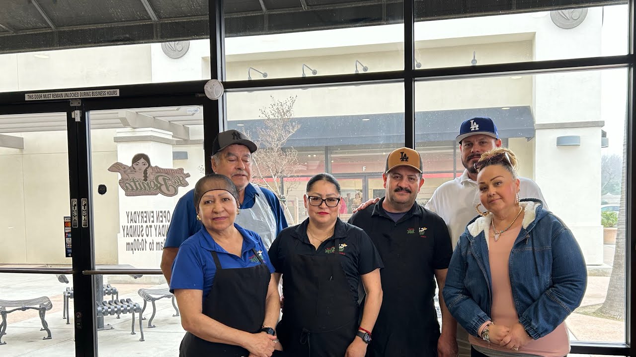 Y nos fuimos a conocer alos de la Takeria la Bonita y a comer birria con mi tia 