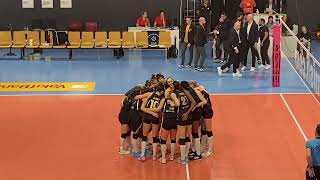 VakıfBank-Egonu blok yaparak maç sayısını alıyor