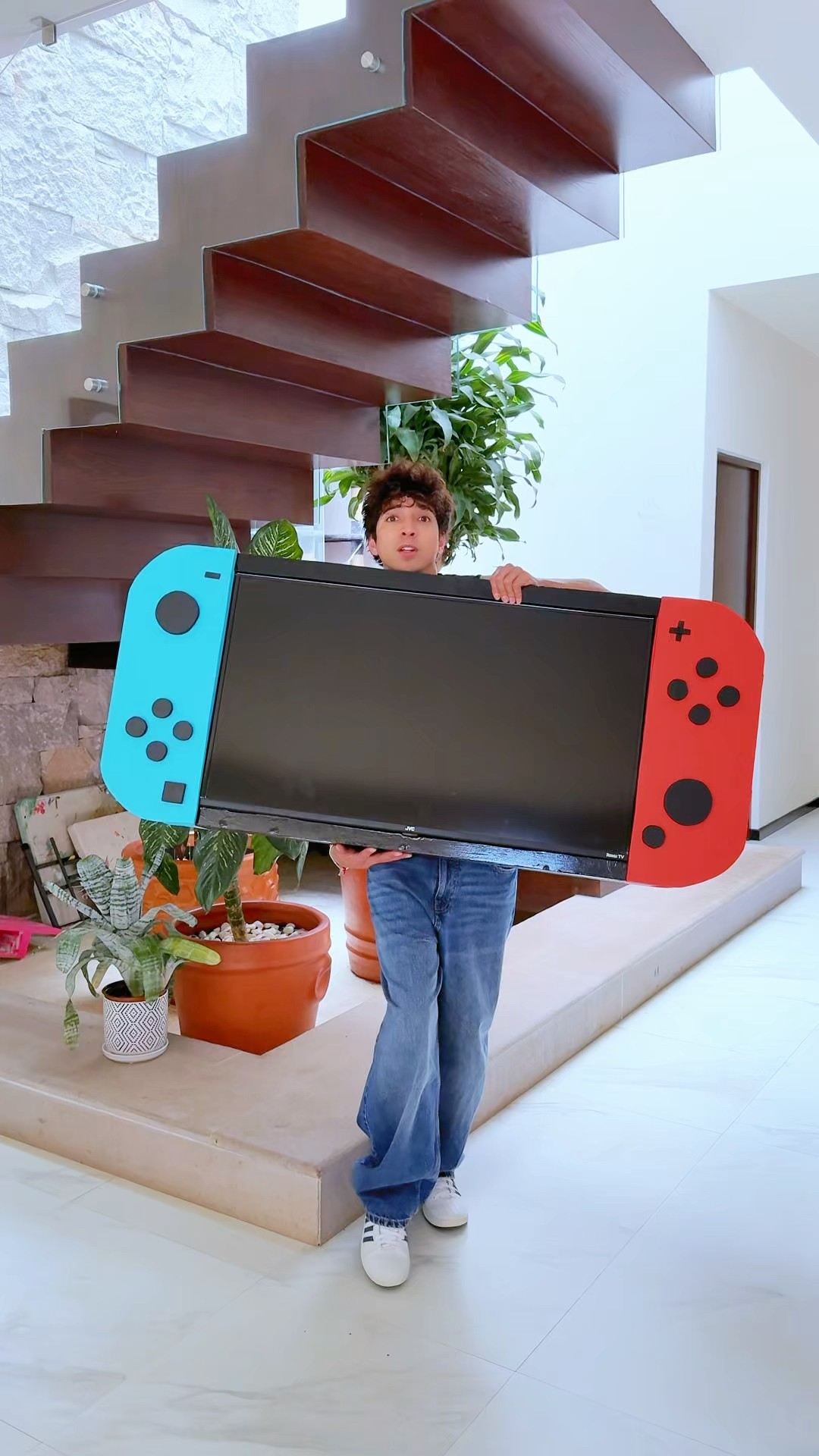 ME ROBARON MI VIDEOJUEGO ? GIGANTE ?