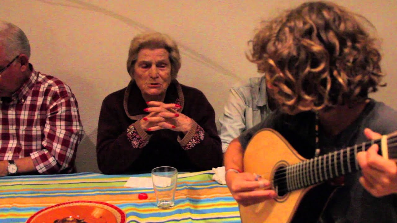 Gaspar a acompanhar a bisavó