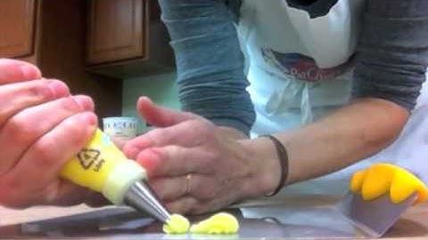 Cake Decorating: How to Pipe Shells and Beads