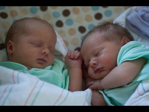Она попала в одну палату с любовницей мужа. Любовница больного младенца бросила, а жена забрала