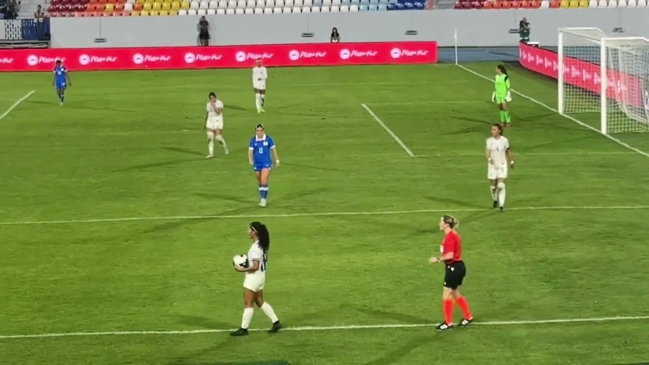 La selectas, ￼ femenina 🆚 #elsalvador 3 Honduras, 0 #🇸🇻🇭🇳#Qué viva el fútbol 💙🇸🇻￼