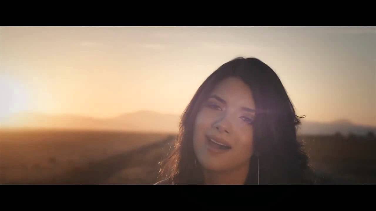 Damaris Guerra Buscando Una Señal Video Oficial1 - YouTube