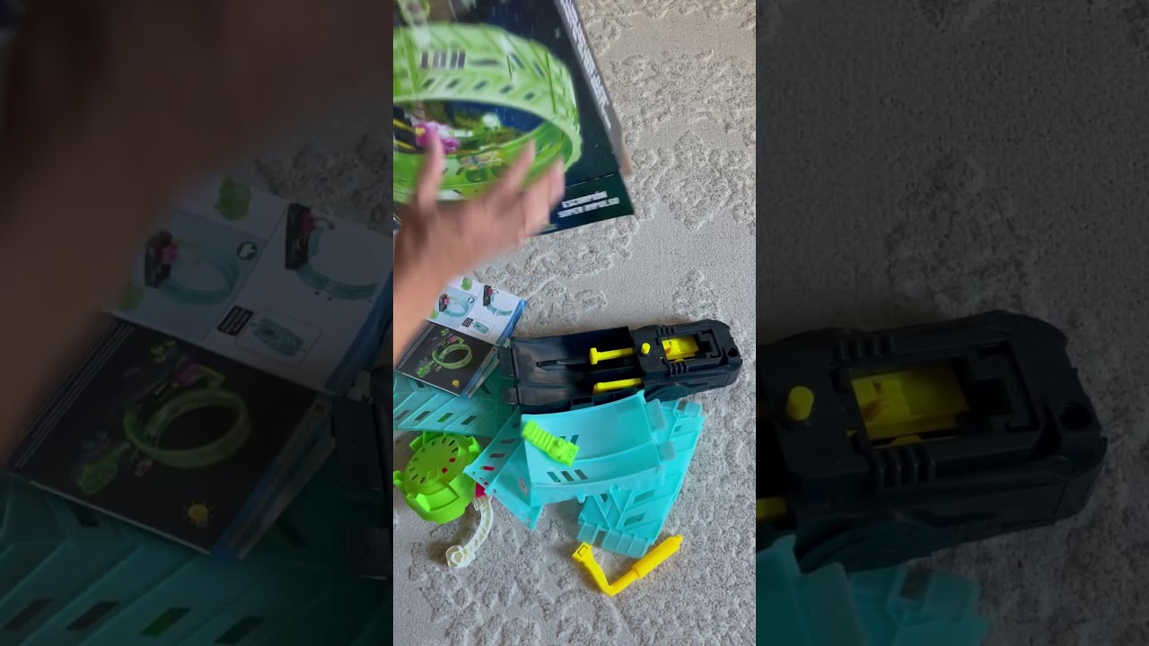 Hot Wheels Monster Trucks Glow in the Dark Epic Loop Challenge Playset