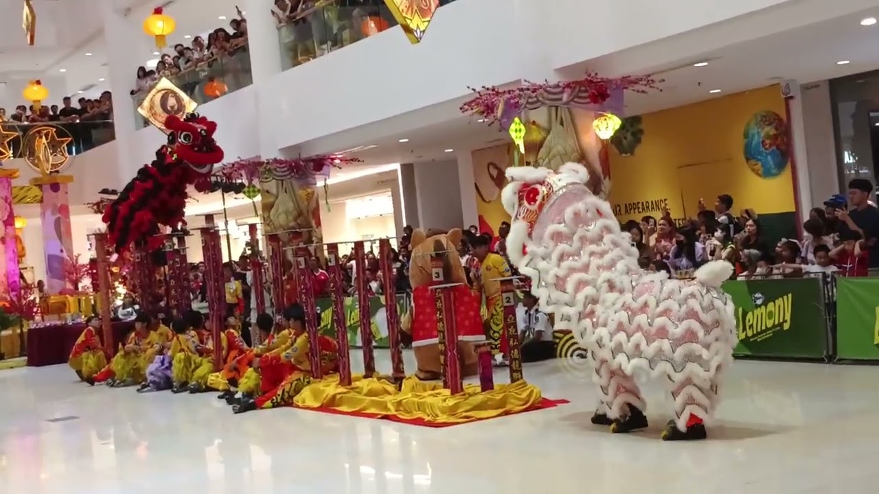 High pole lion dance at Suria Sabah 