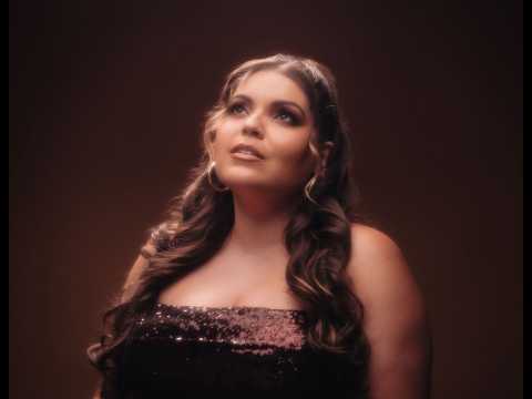 Elle Baez - Different Kind of Love (One Shot Lyric Video)