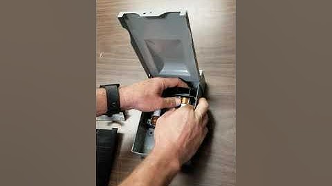 How to replace fuses in a disconnect