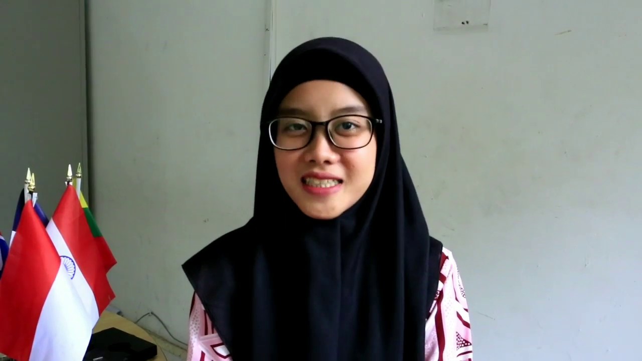 Muslim and Islamophobia - Dina Cassa Maharani