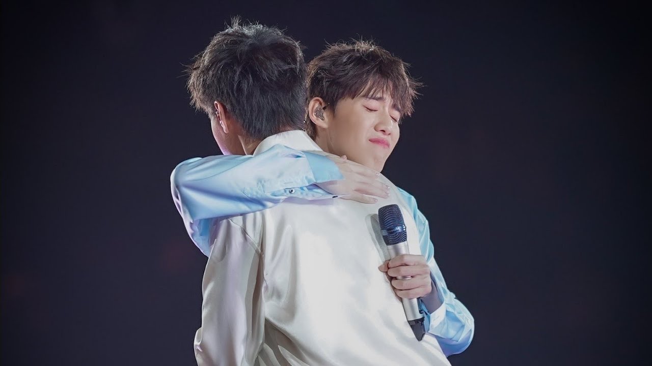 Fantopia 2020 - บิวกิ้น พีพี (Billkin & PP) crying and holding each other