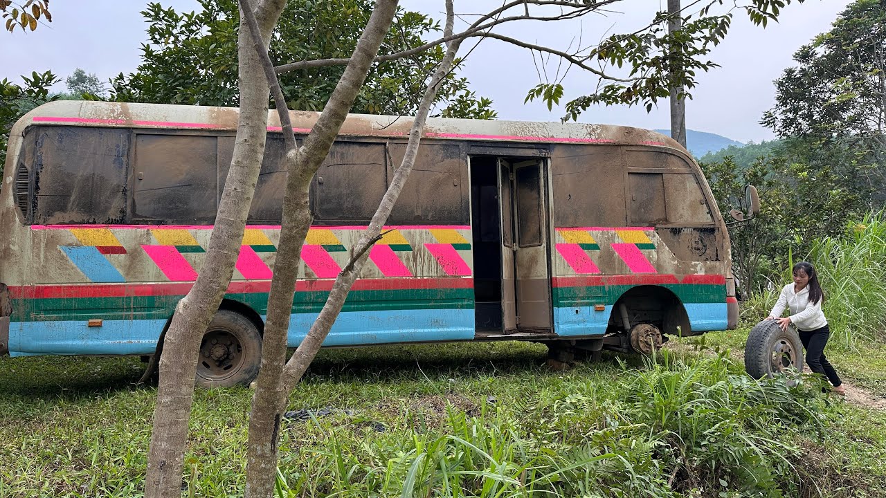 Time-lapse video: Girl takes on the challenge of repairing abandoned 29-seater Hyundai County buses.