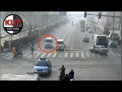 Video: Tempat Mistik Di Jalan Raya Rusia Di Mana Kemalangan Misteri Berlaku - Pandangan Alternatif