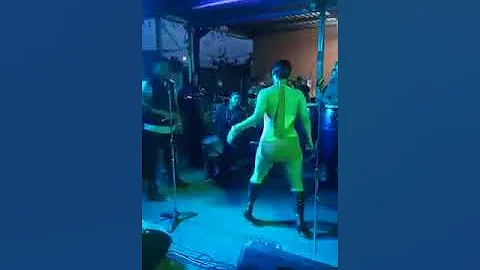 Karen mitchell bailando Punta  Sabroso ese movimie...