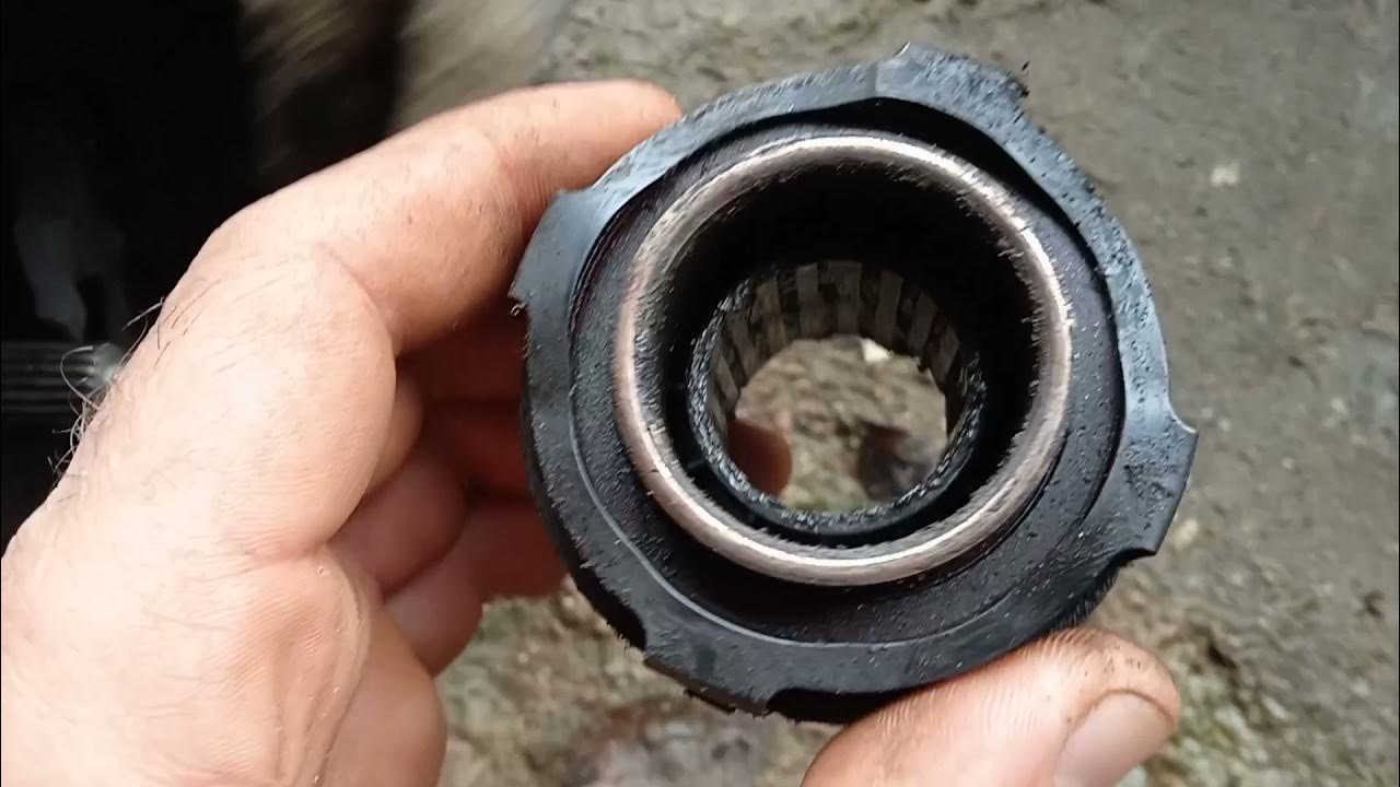 Removing the Chevrolet Niva clutch release drive mechanism