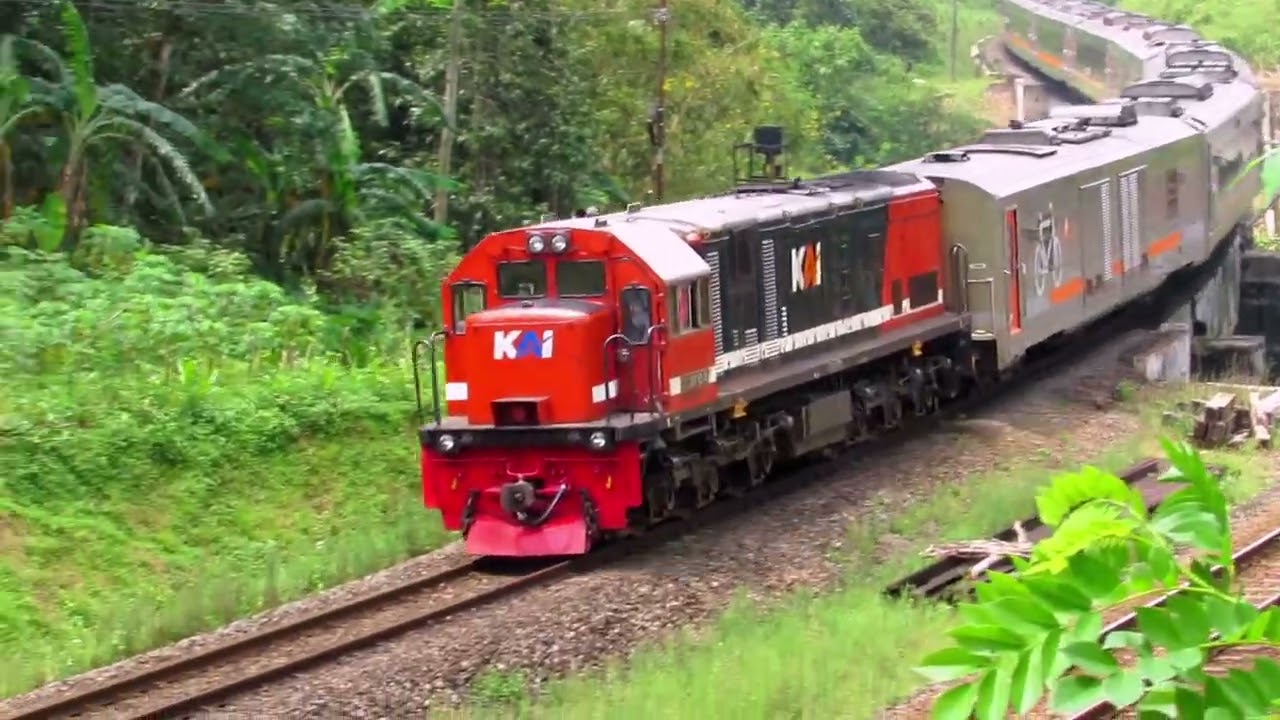 LOKO RNB NYANTOL SAWUNGGALIH.10 Menit Aksi Kereta Api Panjang Meliuk - Liuk Di Kelok Tumiyang Part 1