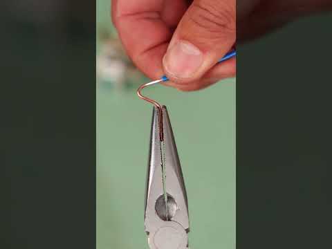 Une astuce pratique pour fixer solidement un câble électrique ⚡