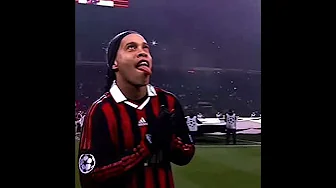 Ronaldiniho AC MILAN thumbnail