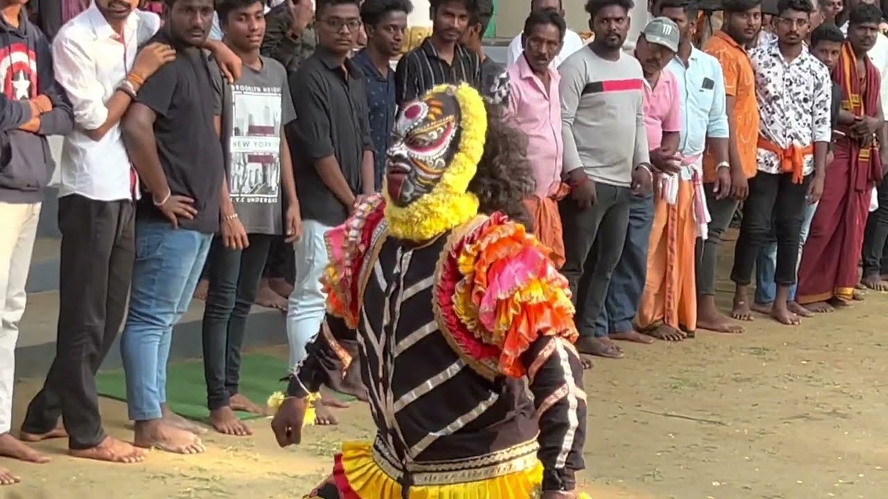 Guliga Daiva Kola Poovanibettu Kaup