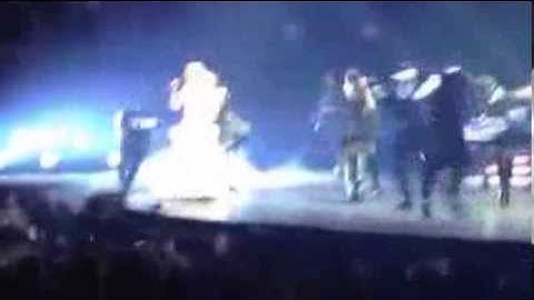 Taylor Swift I Knew You Were Trouble O2 arena