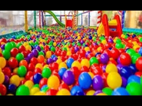 piscina di palline colorate gigante per i 1000 bambini 