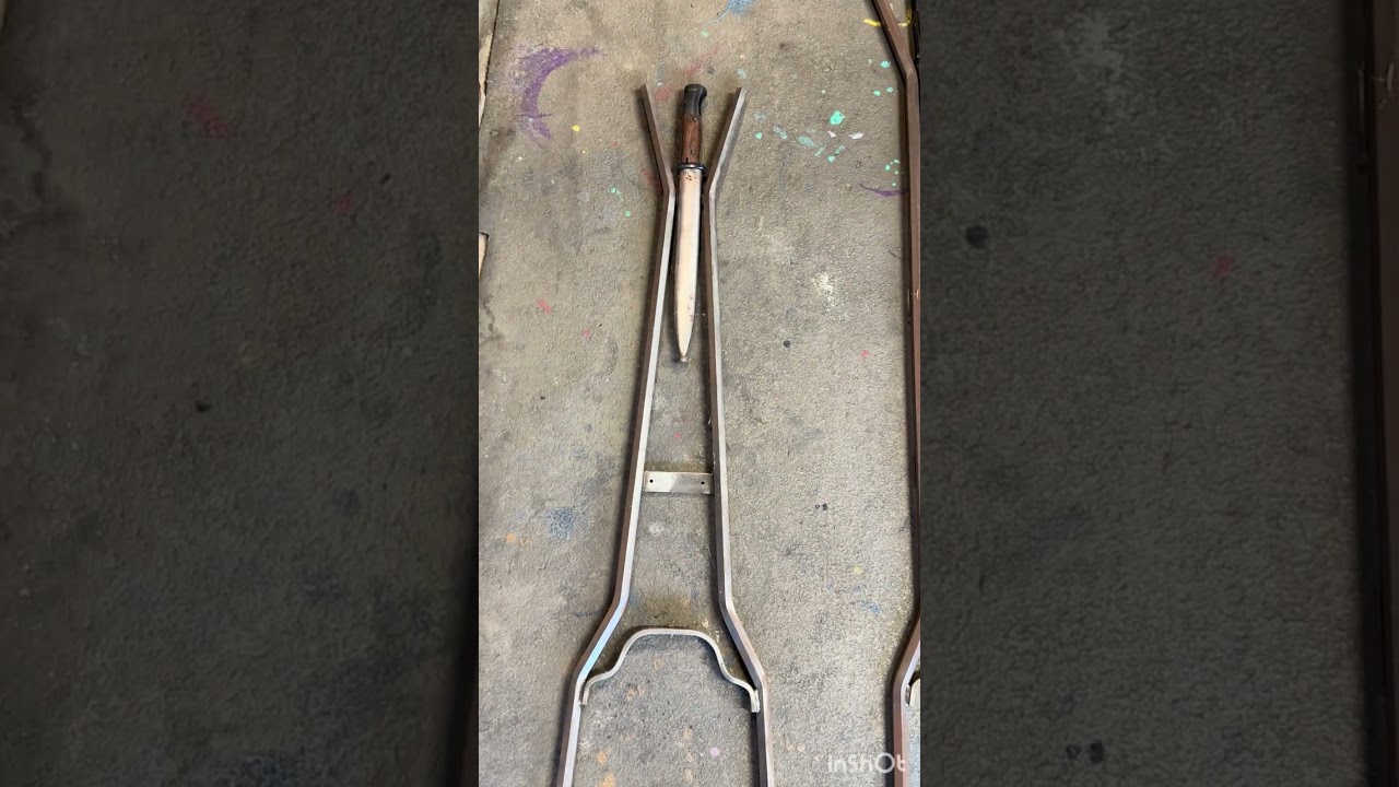 Rigid sissys for the 1949 chopper. Fits ribbed style 5” fenders and rigid hd Oem frames