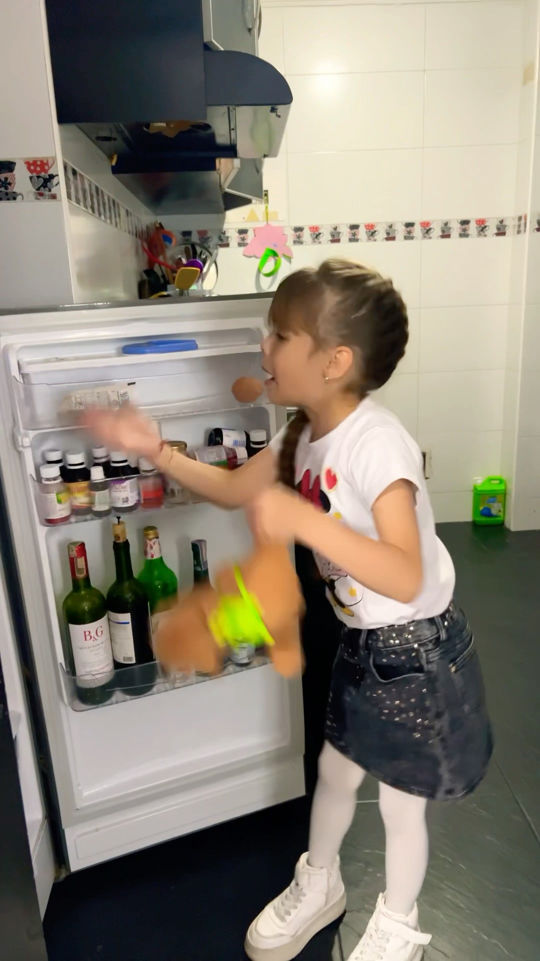SOLO SE ENCUENTRA REMEDIOS EN LA NEVERA ?#humor #cosasdefamilia #comedia #shortviral