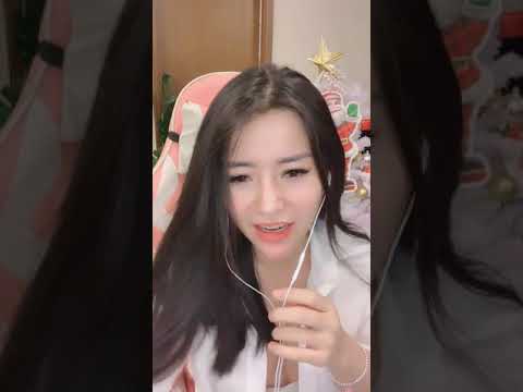 Hotgirl Việt Nam xinh đẹp, quyến dũ và hát hay