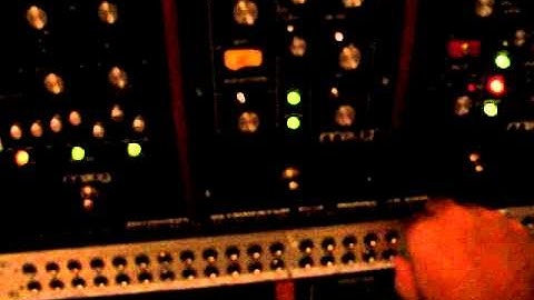 moog voyager + moogerfooger.MPG