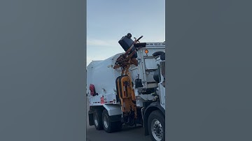 New Autocar ACX Labrie Automizer 526