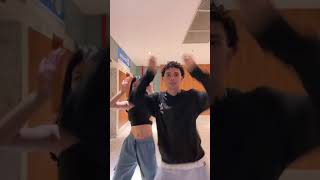 Faz o vuk vuk...(Santana e Ravena, dancinha do tik tok)