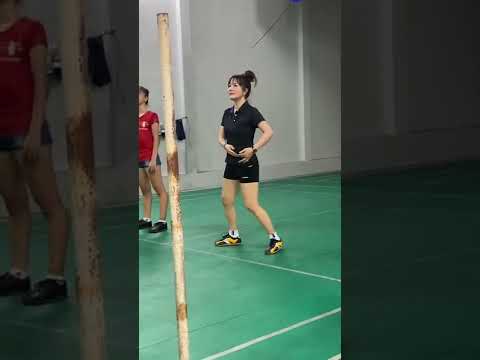 Chị Yến Bình Dương đá cầu kiểng đẹp quá!
