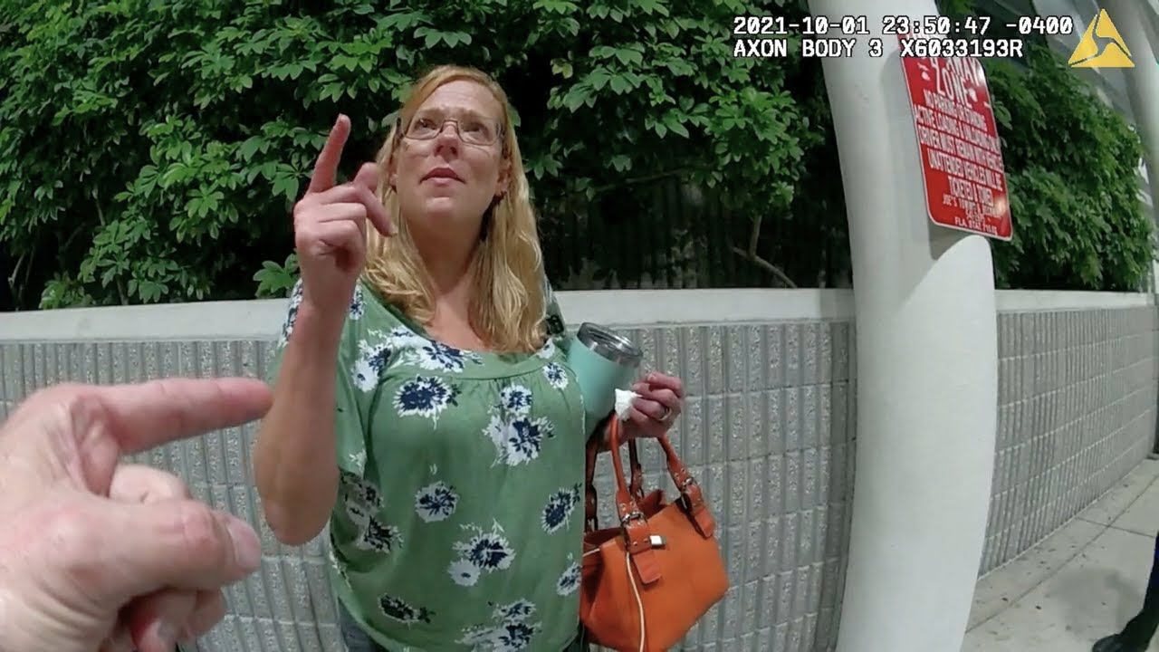 Что происходит, когда пьяная Карен пытается арендовать машину в аэропорту