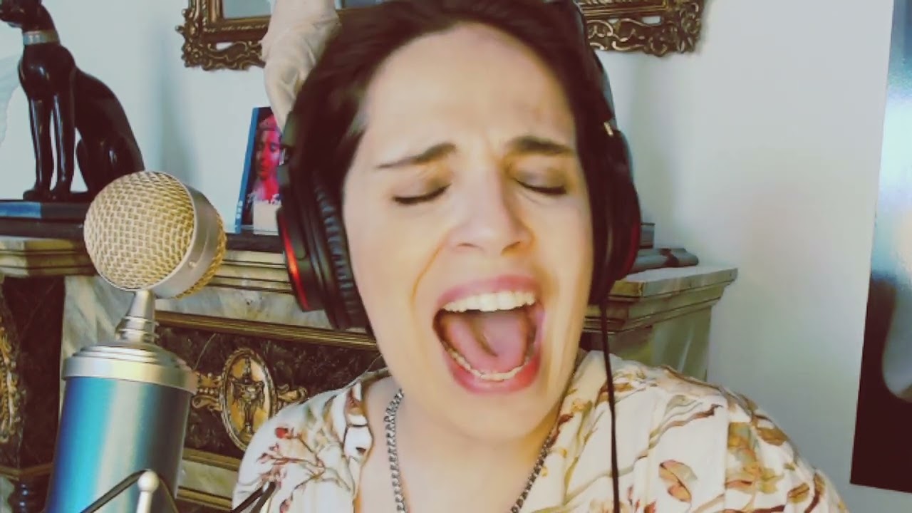 Ararinha (Fly Love from "Rio")- Carlinhos Brown (Cover Ana Taveira)