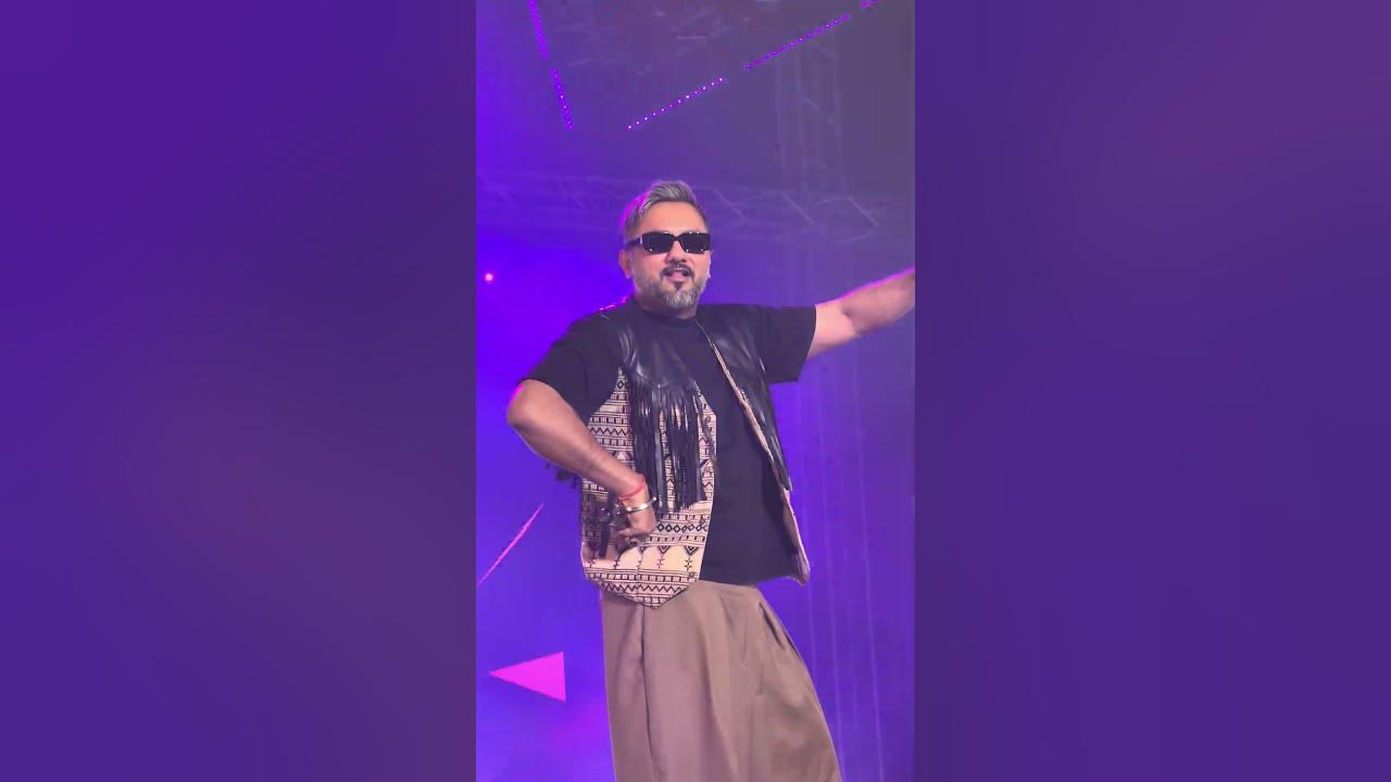 Yo Yo Honey Singh’s Swag on Lungi Dance | Glasses Move 🔥 #yoyohonysingh Yo Yo Honey Singh’s Swag on Lungi Dance | Glasses Move 🔥 #yoyohonysingh