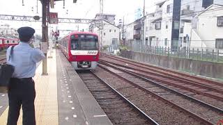 【逗子・葉山始発、能見台～京急蒲田間急行運転、京急空港線内各駅停車】京急本線エアポート急行羽田空港行き京急新1000形1485編成+1473編成8両　神奈川新町駅発車