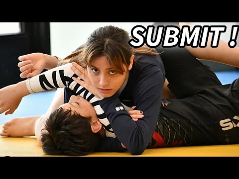 SUBMIT ! KIDS TRAINING FIGHT #fightingkids #fight #fighting #train #training #gold #kids #submission