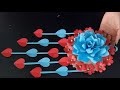 tạo một bông hoa hồng lớn và những bông hoa bé trang trí xung quanh làm đồ treo tường p2