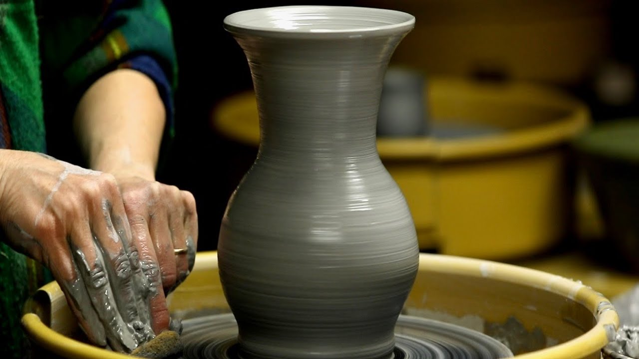 How to Centre Clay and Throw Pots on the Pottery Wheel 