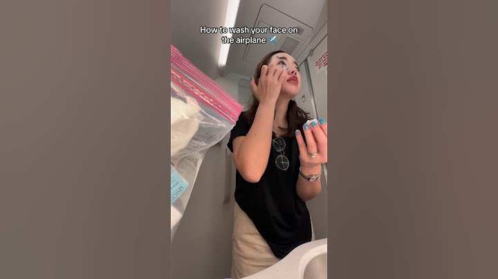 How to wash your face on the airplane✈️ #inflightskincare #flightskincare #flightskincareroutine