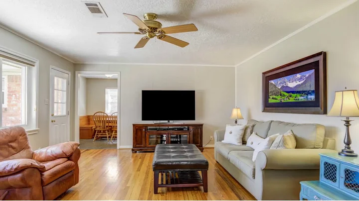 Welcome to 1204 Montour in Houston, presented by S...