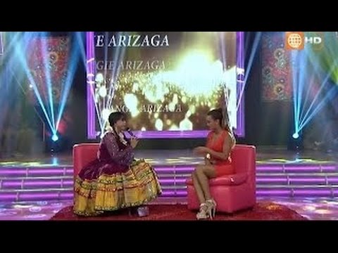 Angie Arizaga con la Chola Chabuca