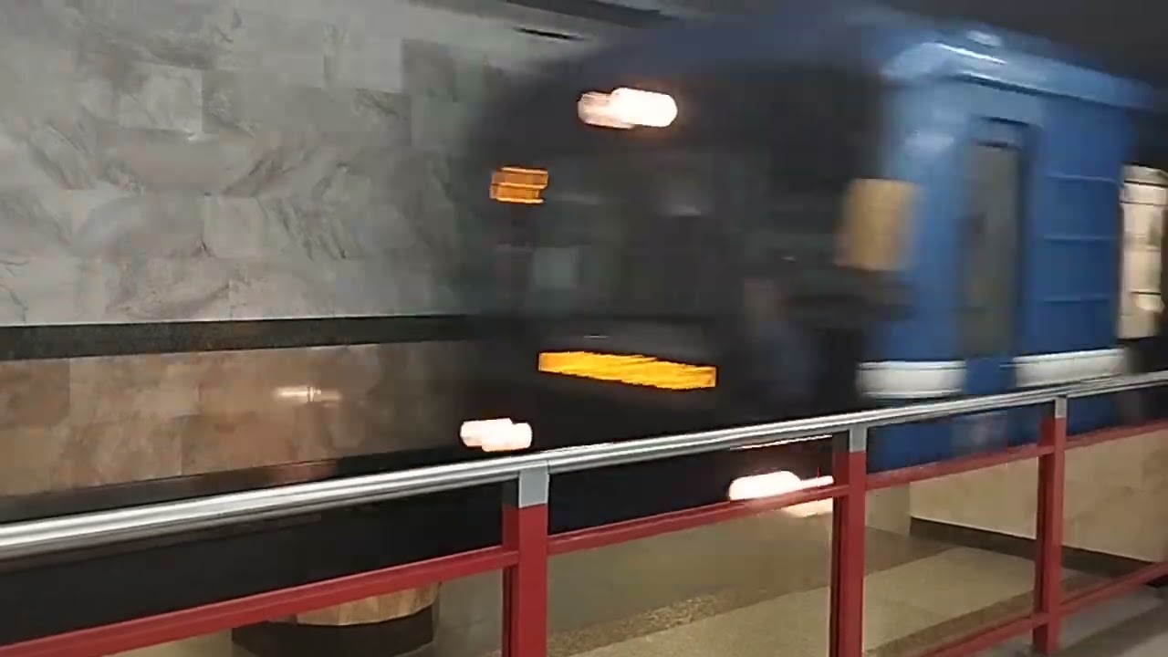 Поезд 81.717 8563  ММЗ подстекольник вагон призма маршрут 12 