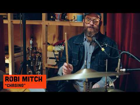 Robi Mitch - Chasing (live at Humm)