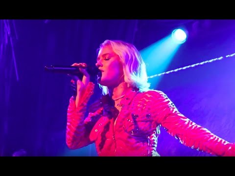 Zara Larsson premieres 2 new songs! (Ruin my life & Don't worry about me)