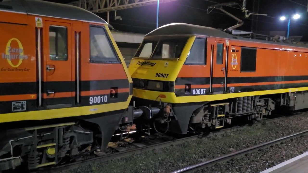 90040 & 90008 passing 90007 & 90010 held at Stafford Station