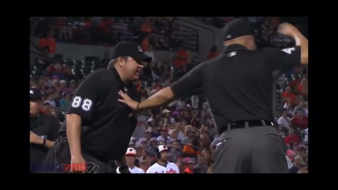 15 Hilarious Strikeout Moves by Major League Umpires » TwistedSifter