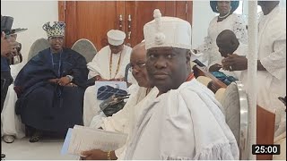 SEE WHAT HAPPENED WHEN OBA OLUWO STANDS UP TO GREET OONI IFE@MARITIME BILLIONAIRE TAIWO AFOLABI BDAY