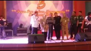 Bupati Bogor nyanyi bareng Koes Plus