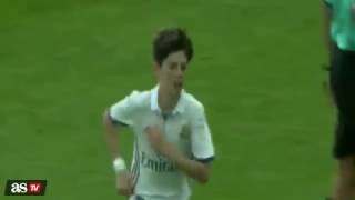 Elyaz Zidane, le plus jeune fils de Zinédine, marque face au FC Barcelone
