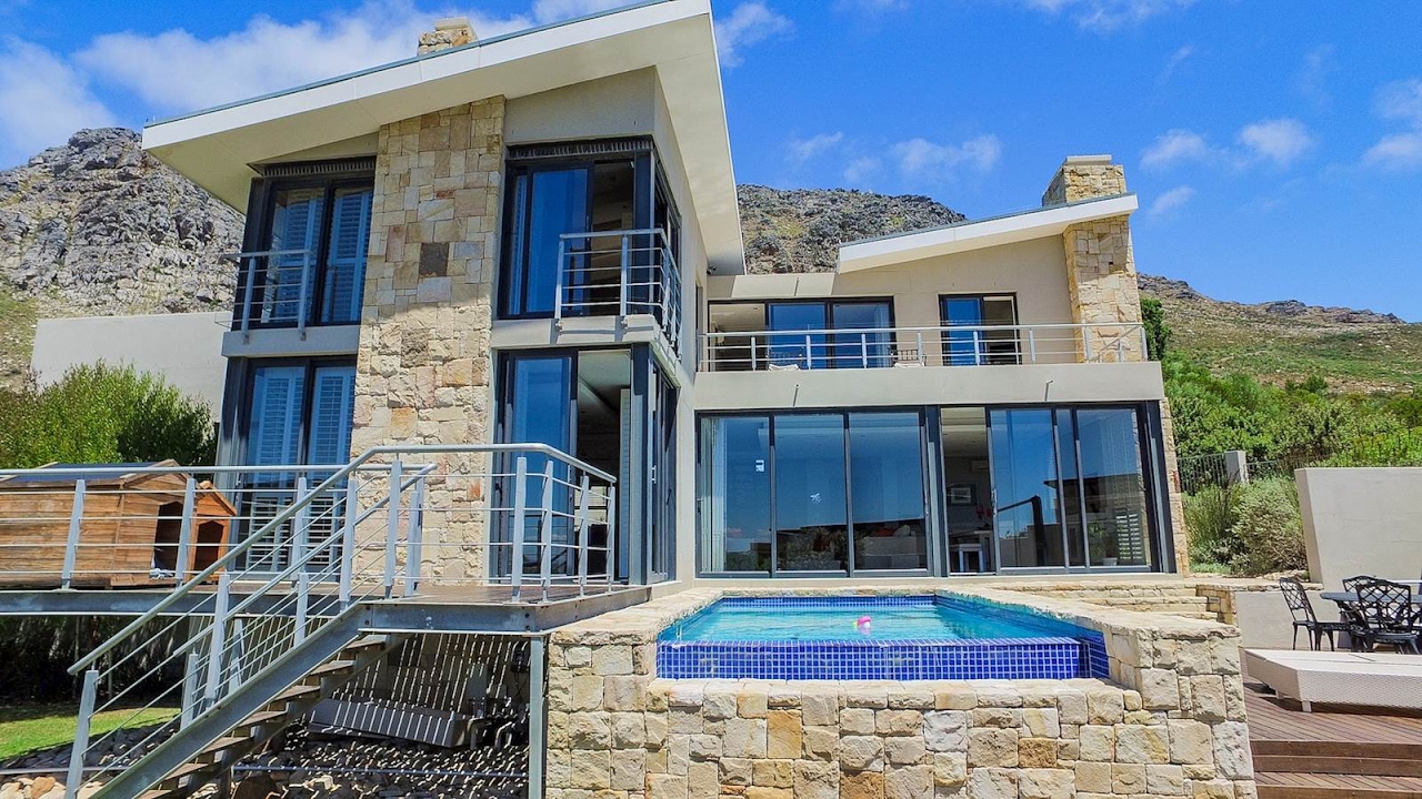 4 Bedroom House for sale in Western Cape Cape Town Southern Suburbs